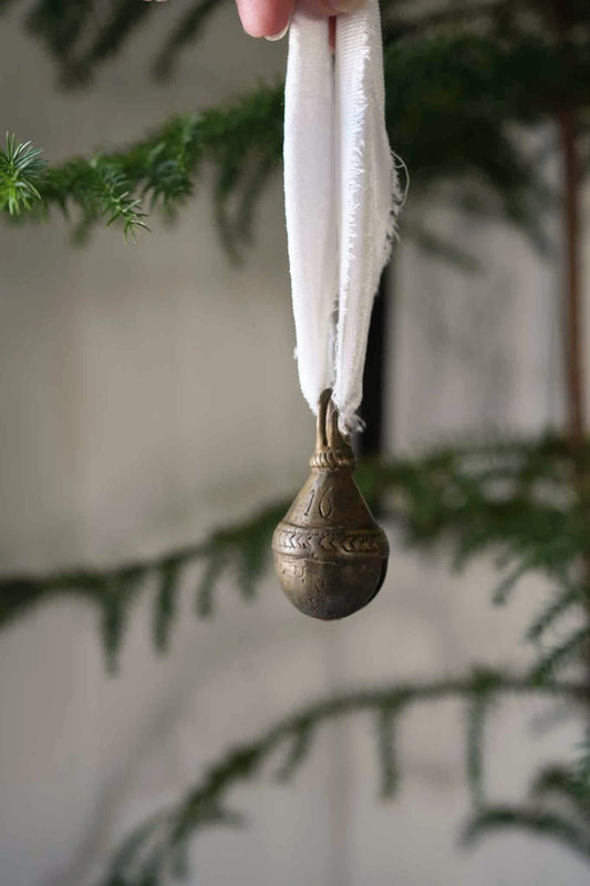 Vintage Bell {IIII}